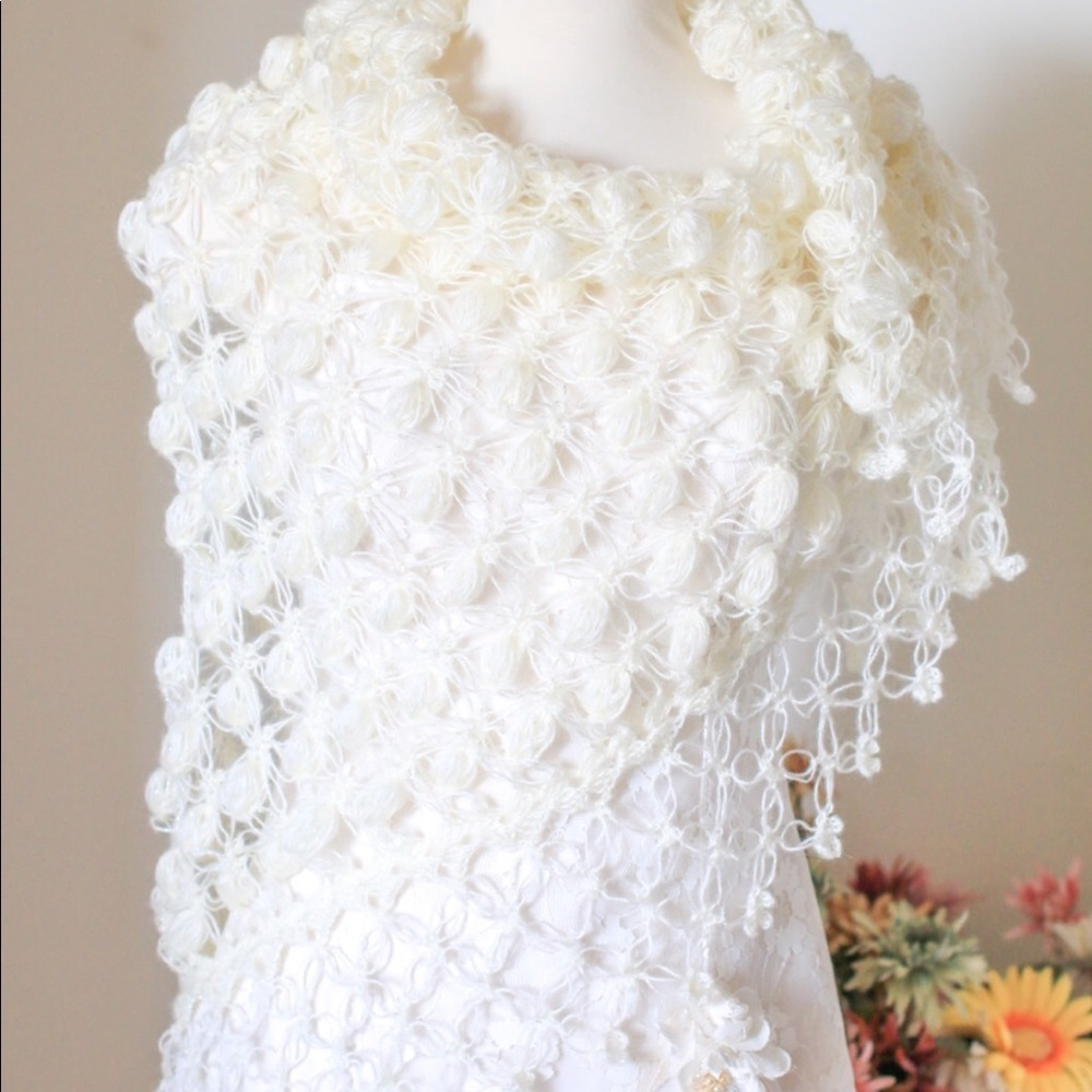 Ivory Bridal Shaw Wrap and Fingerless Gloves Set - Picture 2 of 7